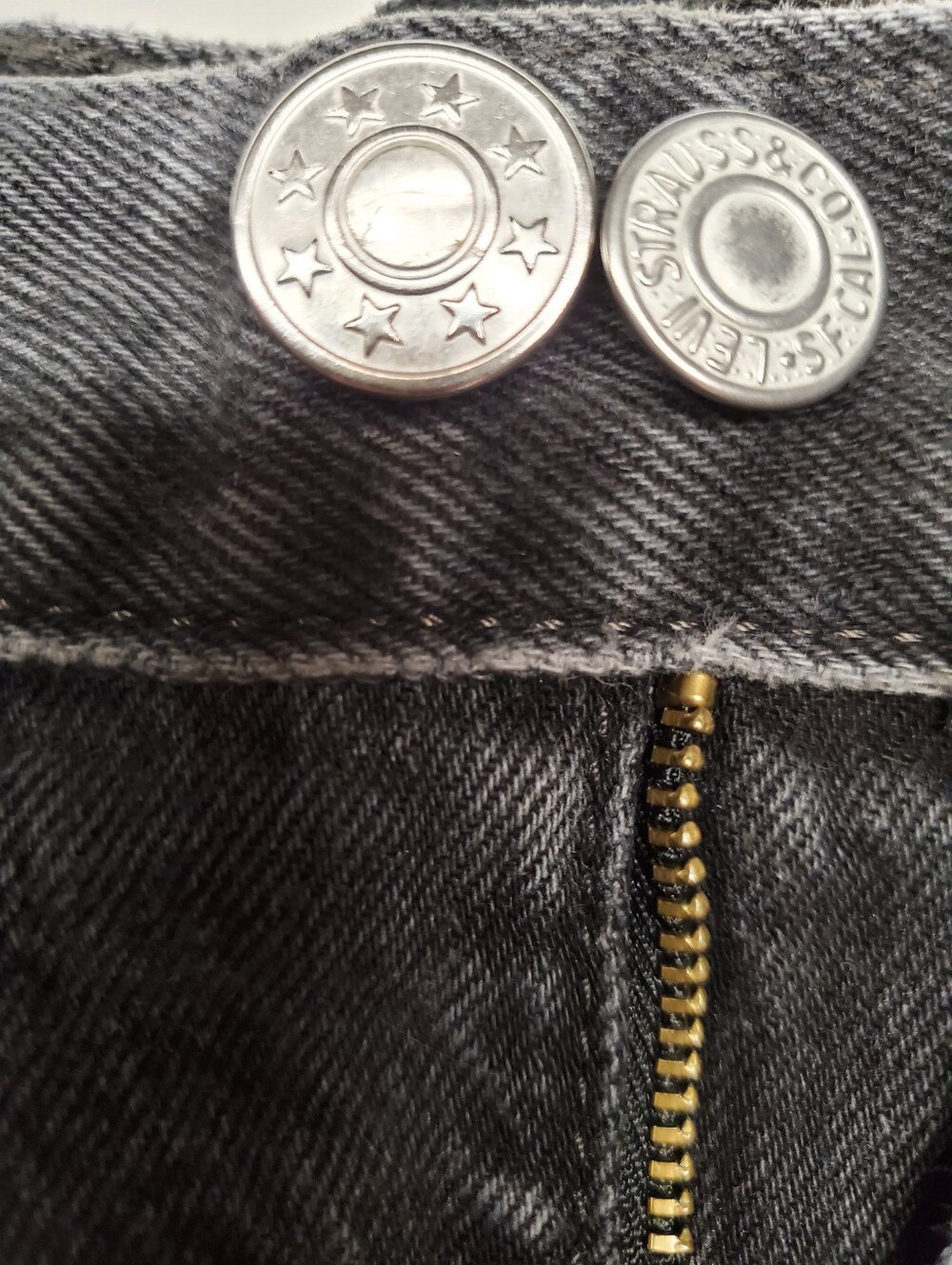 Levi's Premium 70s High Slim Straight Jeans Size 24 Gray Black Wash Ultra High - Picture 2 of 7